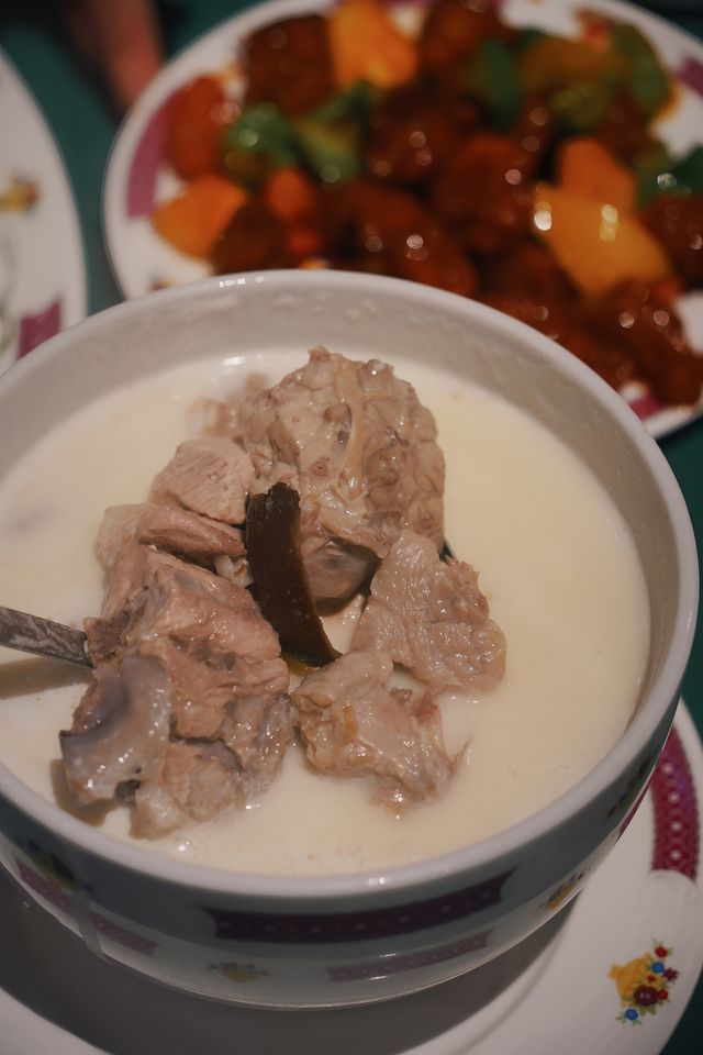 周末和朋友的香港小聚 | 電影風滿滿的懷舊餐廳。