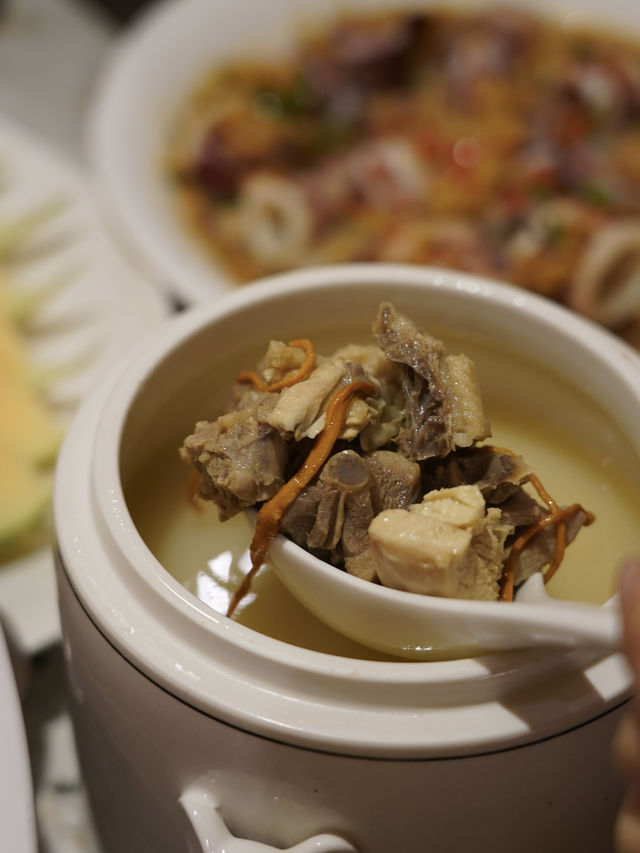 青島這家創意菜，味道還不錯！。