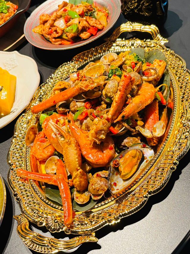 這家泰國菜餐廳連泰國朋友都讚不絕口。 這家泰國菜餐廳連泰國朋友都讚不絕口。