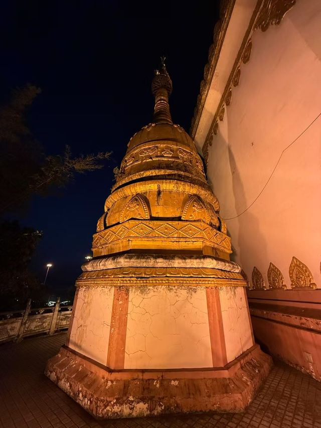 勐底大金塔之夜：金色夢境中的心靈之旅