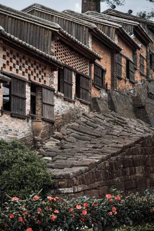 Foshan Nanfeng Kiln is comparable to Jingdezhen in Jiangxi, and is a great place to take photos!