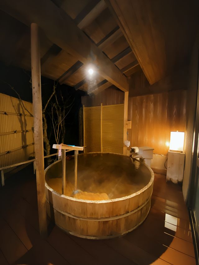 去伊豆怎能不住可以泡私人溫泉的酒店！