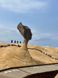 岩石與海風的對話：野柳地質公園的奇幻之旅