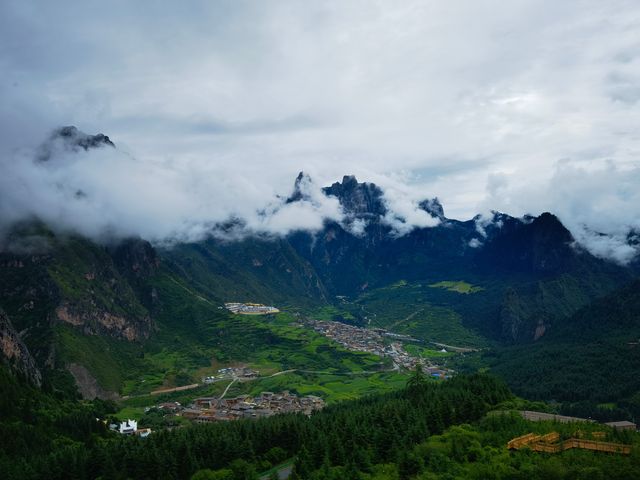 人間仙境扎尕那，雲霧繚繞，藏地風情
