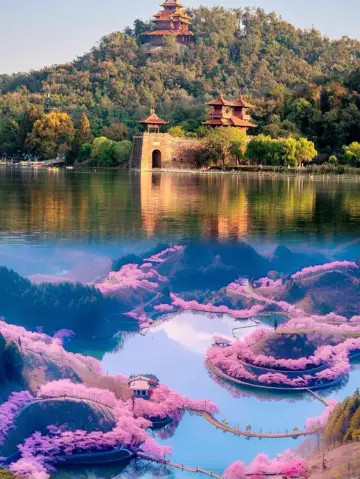 A Lake of Beauty Mirrors the City, East Lake's Splendor Unfolds