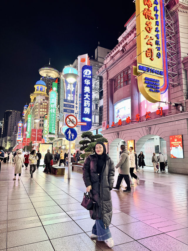 Explore Shanghai never bored with city light