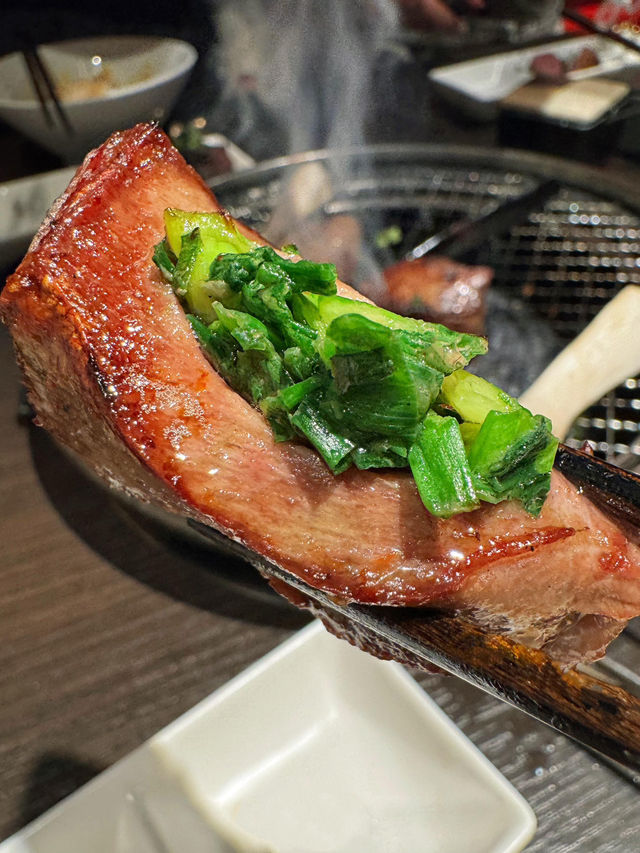 新宿必衝！這家烤肉店讓我秒變瘋狂安利怪！焼肉29テラス真的太絕了，神戶牛直接封神🥩！