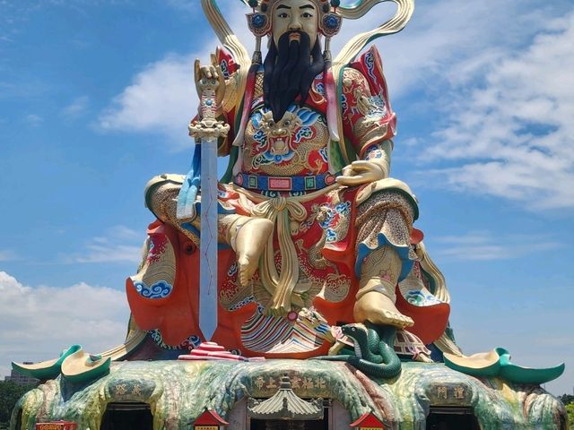 🌟 Kaohsiung in 72 Hours: Trains, Temples & Tropical Vibes 🌴🚆🌟 