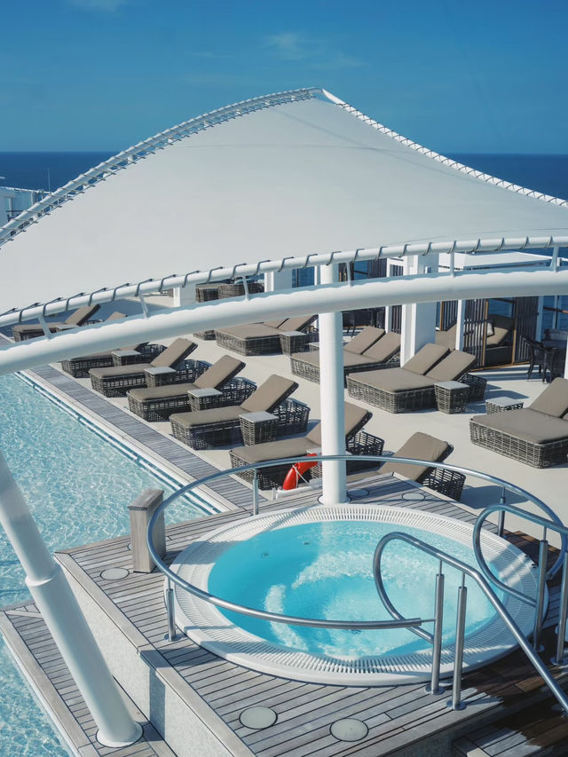 💰Singapore hotels are crazy expensive… good thing I sleep on a ship!