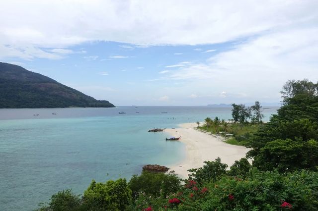 潛入安達曼海的夢境：麗貝島的藍調狂想