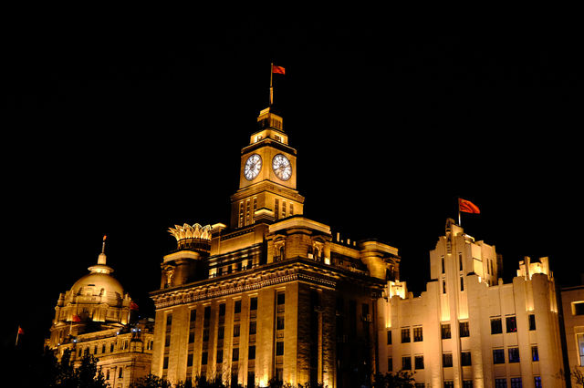 外灘與城隍廟：一場燈火裡的上海夢