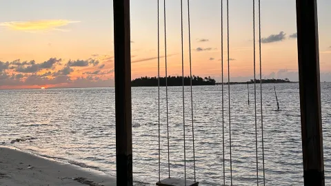 플루메리아 리조트에서의 특별한 숙박 — traveler post in Thinadhoo