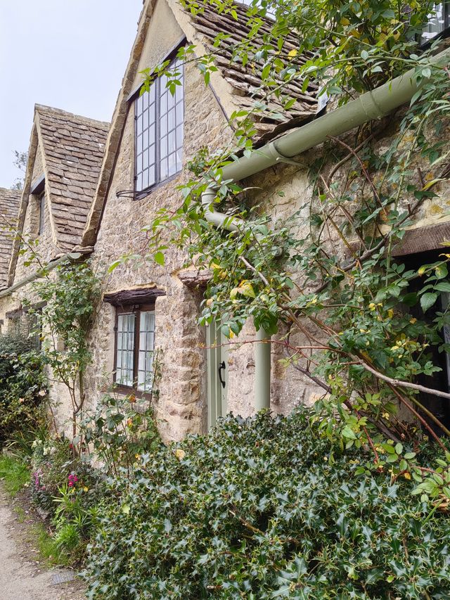 詩情畫意的拜伯里（bibury）
