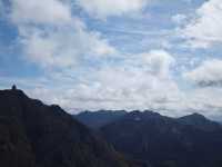 雲霧繚繞龍頭山