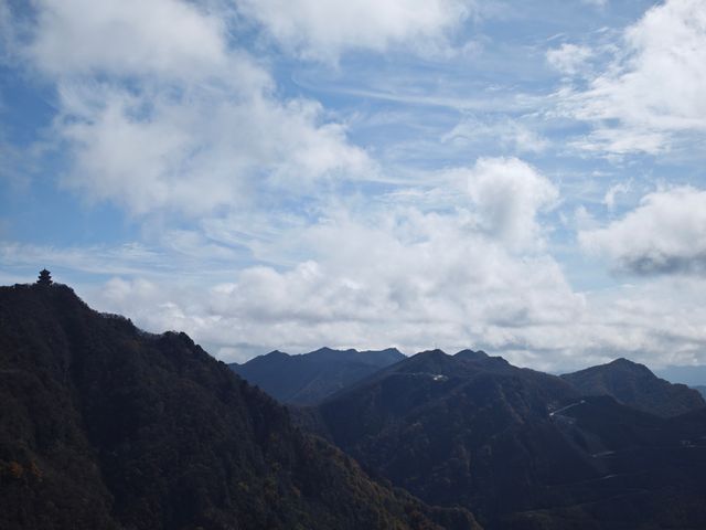 雲霧繚繞龍頭山