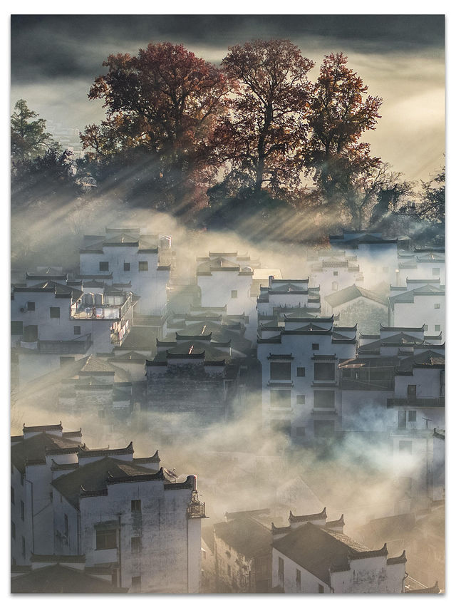 婺源石城秋日行攝全攻略｜沉浸於紅葉晨霧的水墨畫境