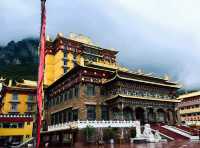 木里大寺:雪山下的金色信仰