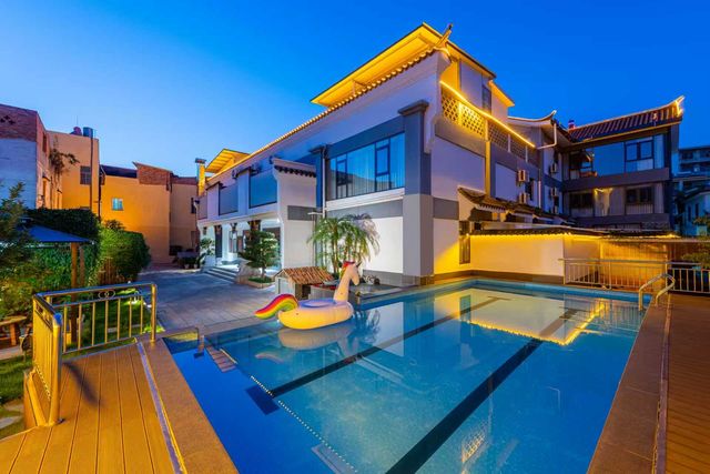 喺玖福度假酒店嘅泳池邊hea住,連時間都慢到好似變咗熱帶生果味嘅氣泡水。
喺玖福度假酒店嘅泳池邊hea住,連時間都慢到好似變咗熱帶生果味嘅氣泡水。