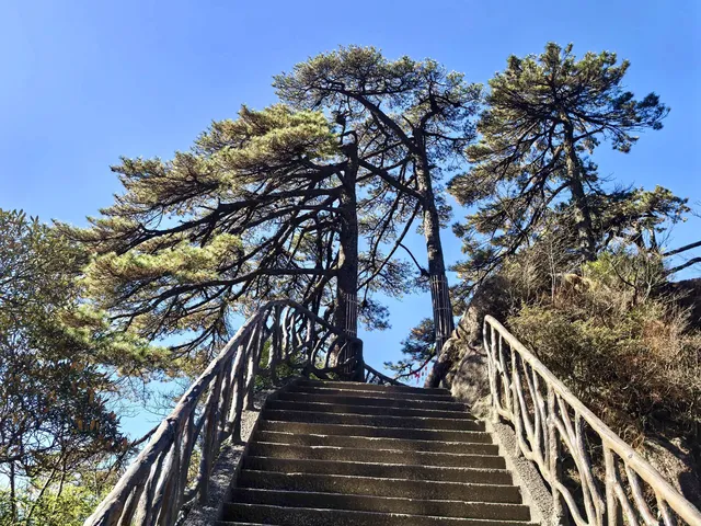 三清山媲美黃山 三清山媲美黃山