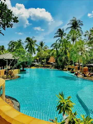 This is the ultimate staycation experience! I’ve discovered a heavenly hotel in Phuket