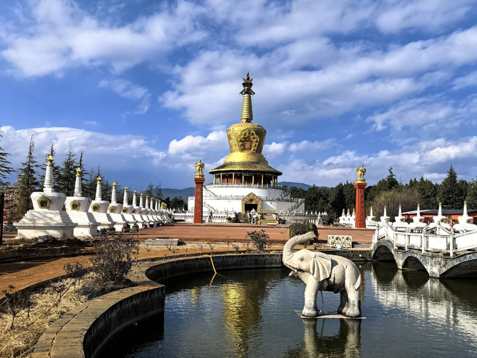麗江金塔景区、無料の美しいチベット仏教寺院 | Trip.com 麗江
