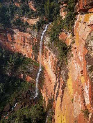 【Chishui Danxia】 Highlights: Chishui Danxia, the only Danxia landform in China that combines bamboo sea and waterfalls in one spectacular view! Photo Guide: A must-visit