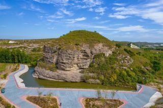สถานที่ท่องเที่ยวลับในเหลียวหนิงตะวันตก: ภูเขาคูหลง | สิ่งมหัศจรรย์ทางธรรมชาติที่เกิดจากการกัดเซาะของธรรมชาติมานานนับล้านปี ภูมิประเทศที่เงียบสงบและช่วยเยียวยาจิตใจในหลิงหยวน