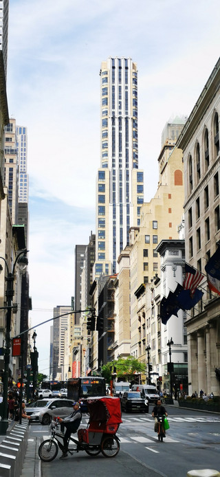 New York street scenes: a unique cityscape where prosperity and diversity intertwine