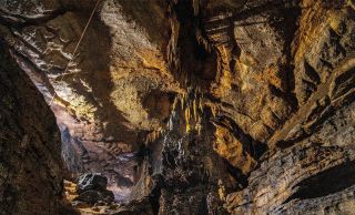Guizhou Sinan’s 500-million-year-old stunning karst cave! A summer 18℃ cool escape