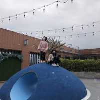 這間以泡泡為主題的現代風飯店坐落於住宅區街道旁，風格獨特，步行 12 分鐘可抵達積木博物館，距離宜蘭火車站 4 公里。雖然沒有泳池、健身房但有靜態的拍照設施