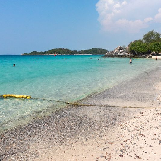 หาดตายาย หาดสวยน้ำใส แสนสงบแห่งเกาะล้าน