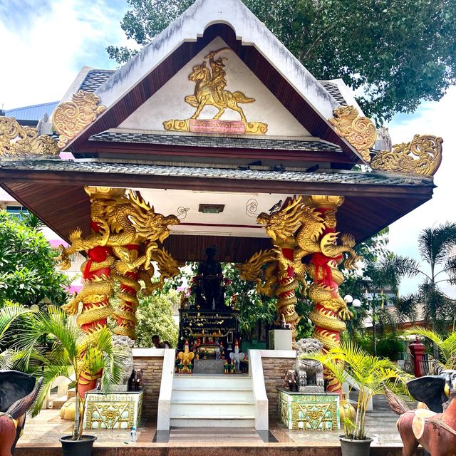Somdet Phra Chao Taksin Maharat Shrine