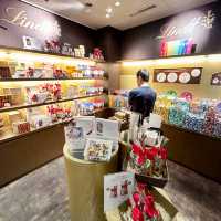 Taste more of Lindt in this Chocolat Boutique