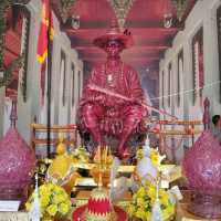 พระบรมรูปหล่อสมเด็จพระเจ้าตากสินมหาราช (พลอยแดง)