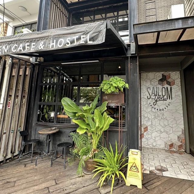 Sailomyen cafe and hostel 