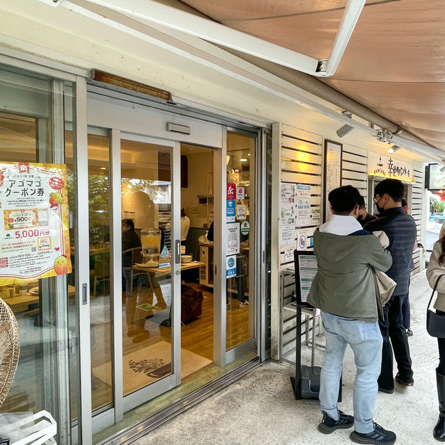沖繩美食｜瀨長島排隊名店，奶香綿密的幸福鬆餅🥞