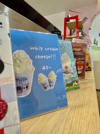 นมชมพูเย็น หวานอร่อยที่ Milk Land 