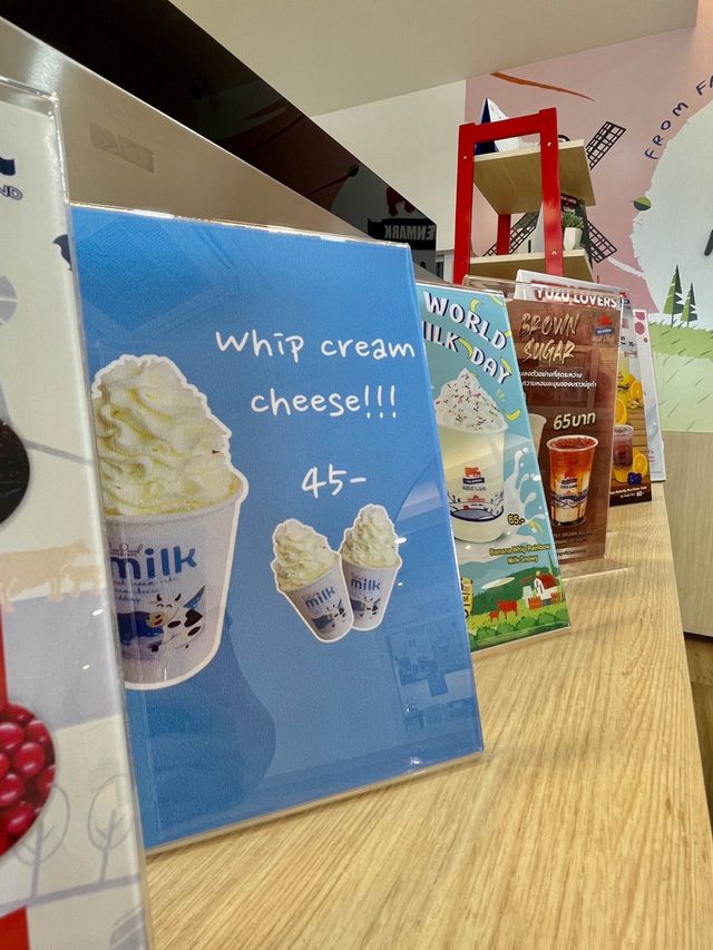 นมชมพูเย็น หวานอร่อยที่ Milk Land 