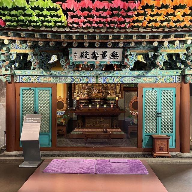 A step in history at Lotte World Folk Museum