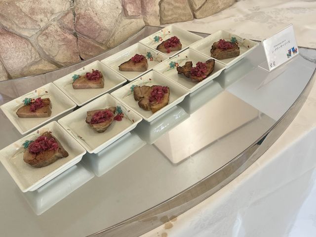 バラエティ豊富な沖縄料理をサンセットとともに。