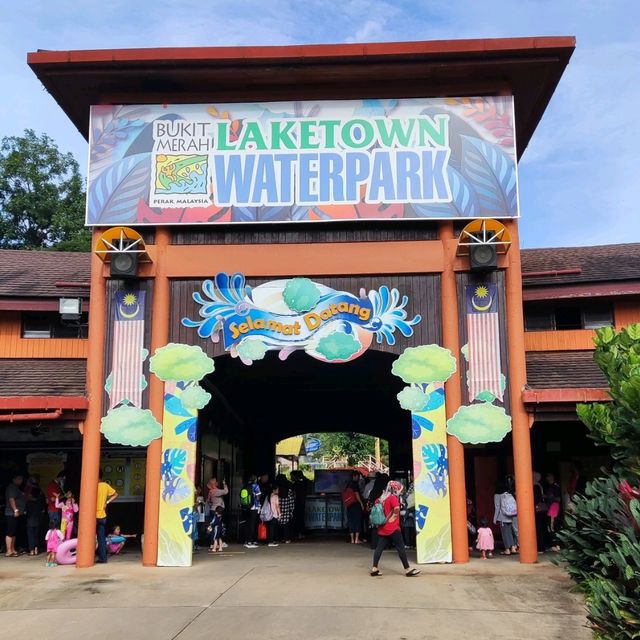 Bukit Merah Laketown Waterpark