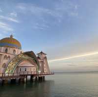 到馬六甲遊覽世界唯一的海上清真寺