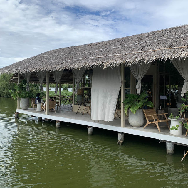 คาเฟ่บรรยากาศดี  PULSE/BANG KHUN THIAN