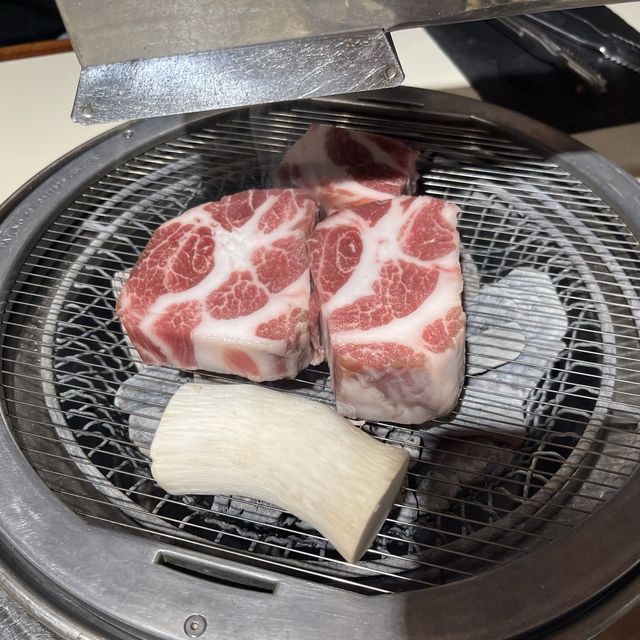 [연남동] 최고급 원육을 사용하는 프리미엄 고기집 ‘연남제비’