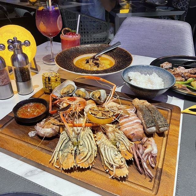 泰國芭提雅｜新開太空主題酒店頂樓嘅酒吧餐廳🇹🇭