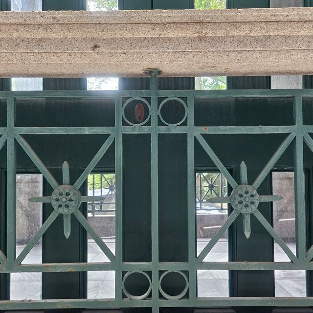 香港法定古蹟: 高街舊精神病院立面