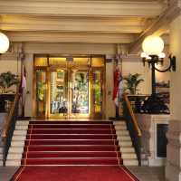 The Fullerton Hotel Surroundings