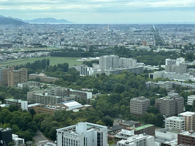北海道・札幌。JRタワー38階から街を見渡す『JRタワー展望室タワー・スリーエイト』 