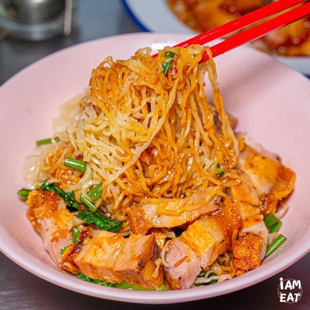 อ้วน อ้วน บะหมี่หมูกรอบ ร้านเด็ดย่านจอมทอง