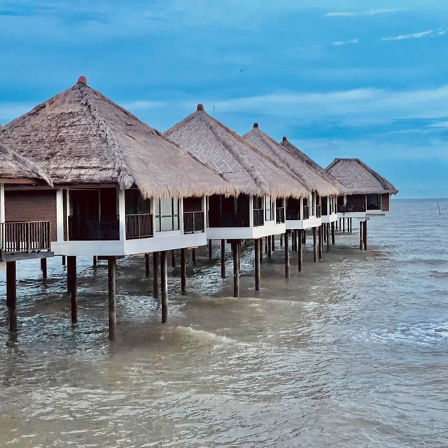 OVERWATER VILLA AT AVANI SEPANG GOLDCOAST RES